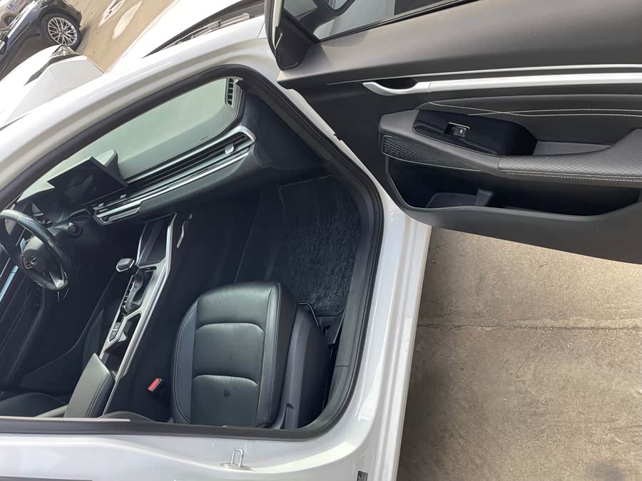 GEELY Emgrand 2023 car image #7