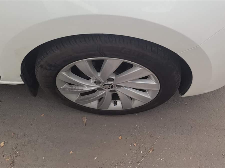 Skoda Rapid 2018 car image #7