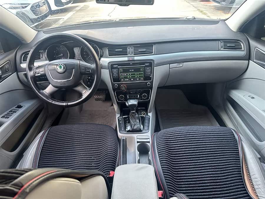 Skoda Superb 2011 imagen de coche #7