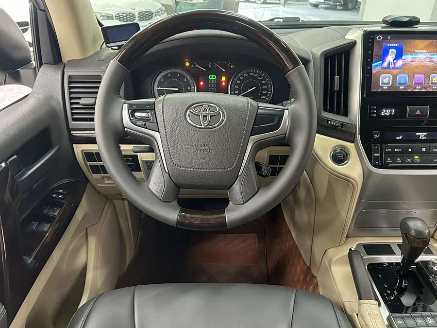 Toyota Land Cruiser 2019 #7 Toyota Land Cruiser 2019 car image #7