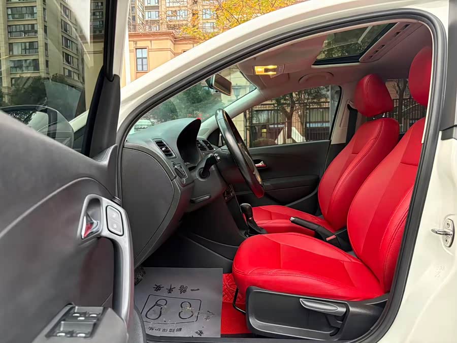 Volkswagen Polo 2016 car image #7