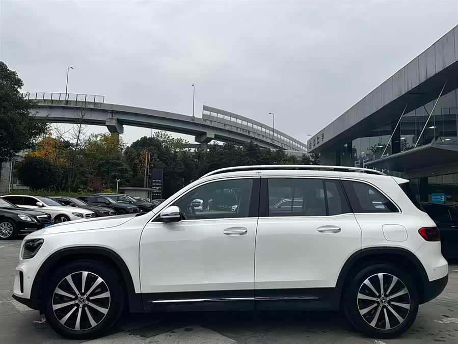 Mercedes-Benz GLB Class 2024 car image #7