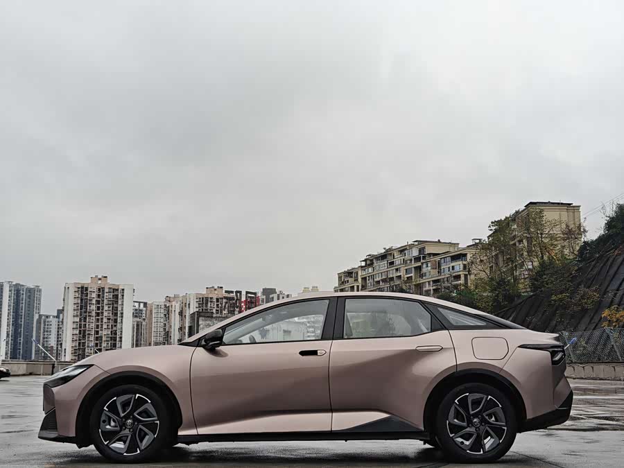 Toyota bZ3 2023 immagine di auto #7