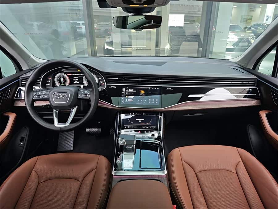 Audi Q7 2023 car image #7