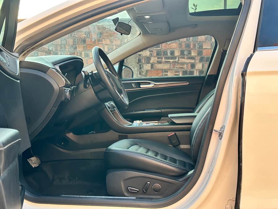 Ford Mondeo 2020 car image #7