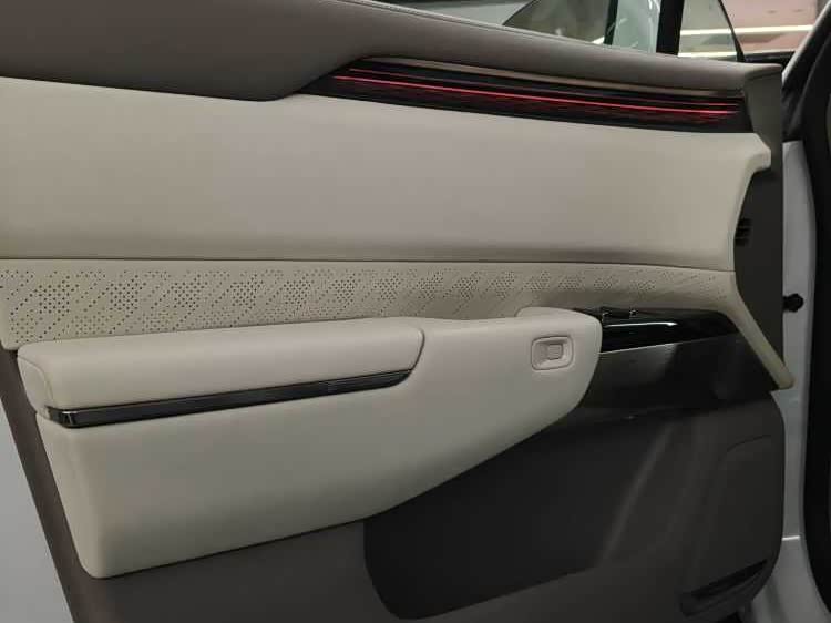 Zeekr 7X 2024 car image #7