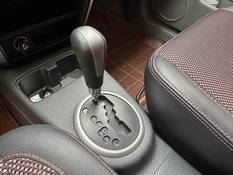 Suzuki SX4 2010 car image #7