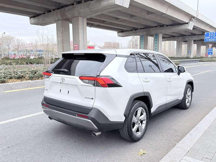 Toyota RAV4 2022 car image #7