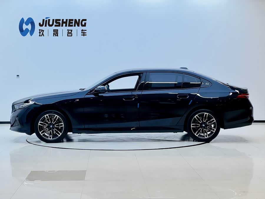 BMW 5 Series 2025 #7 BMW 5 Series 2025 car image #7