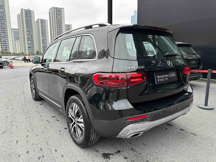 Mercedes-Benz GLB Class 2025 car image #7