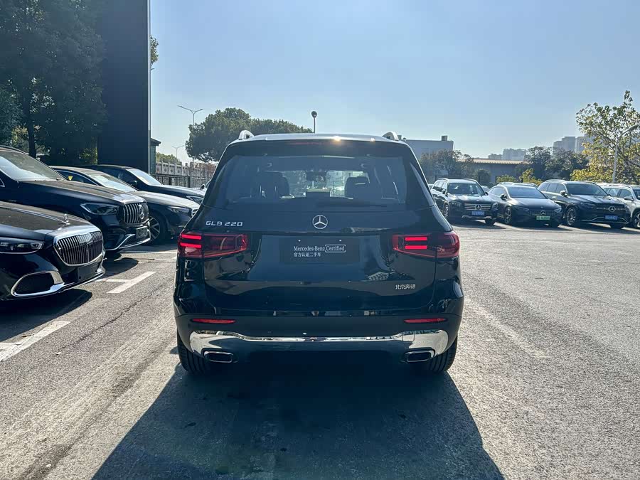 Mercedes-Benz GLB Class 2025 car image #7