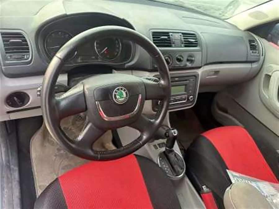 Skoda Fabia 2013 #7 Skoda Fabia 2013 car image #7
