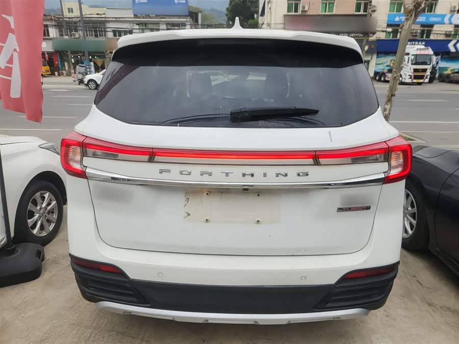 Forthing T5 2019 #7 Forthing T5 2019 صورة سيارة #7