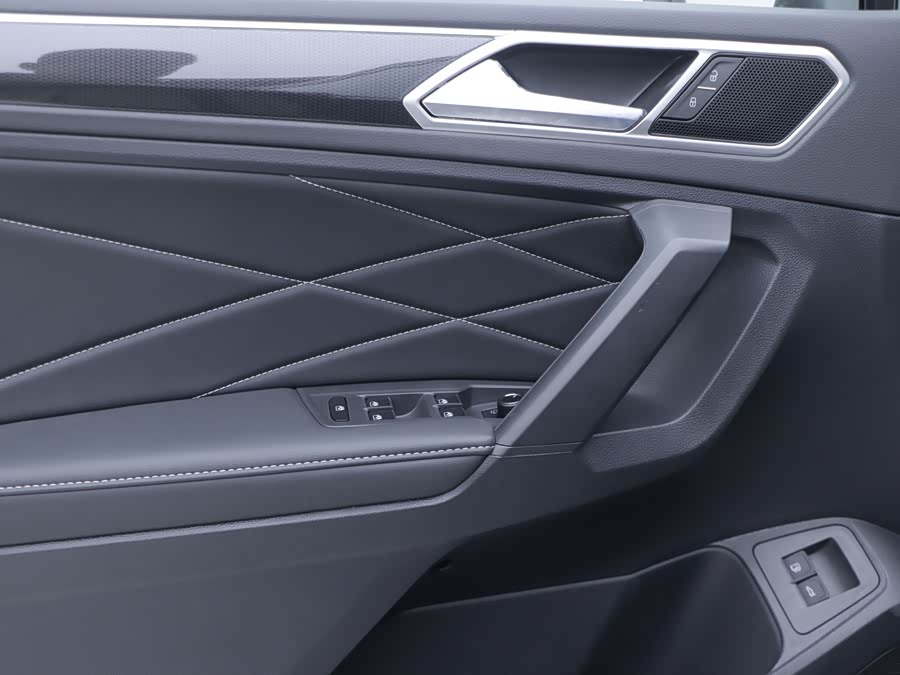 Volkswagen Tiguan L New Energy изображение автомобиля #7