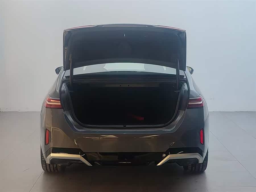 BMW i5 2024 car image #7