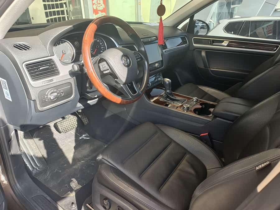 Volkswagen Touareg 2015 car image #7