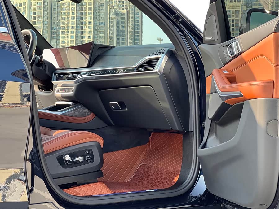 BMW X7 2024 car image #7