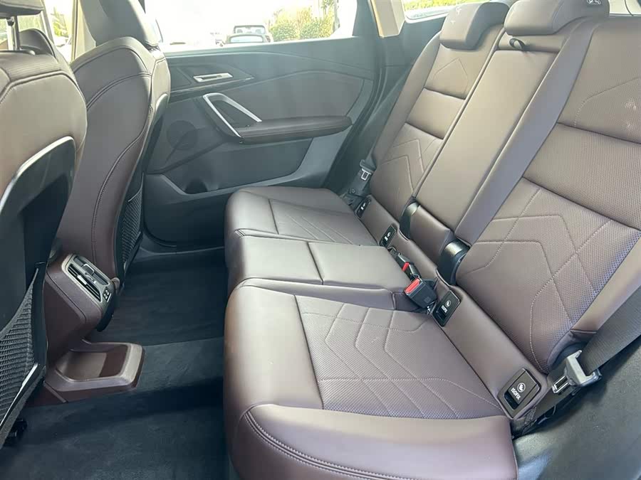 BMW iX1 2024 изображение автомобиля #7