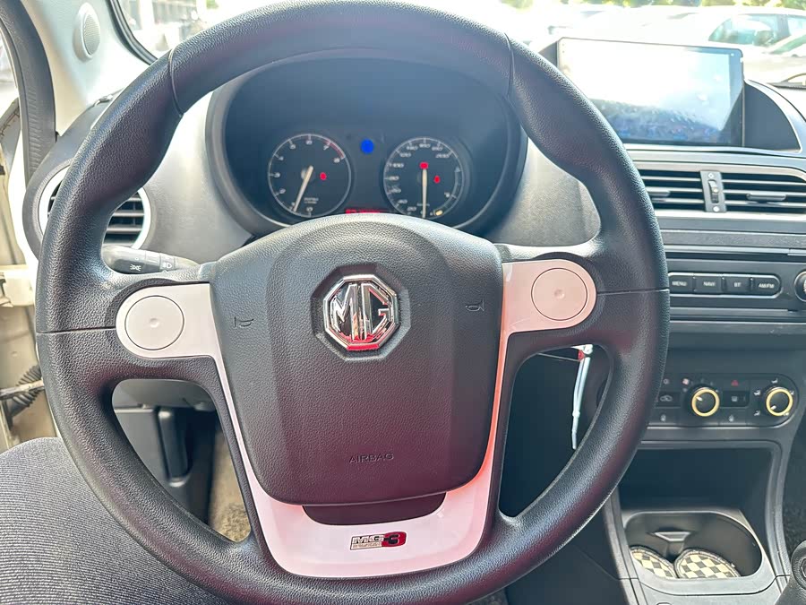 MG 3 2013 car image #7