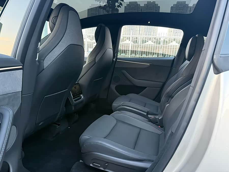 特斯拉 Model Y L 2025 汽车图片 #7