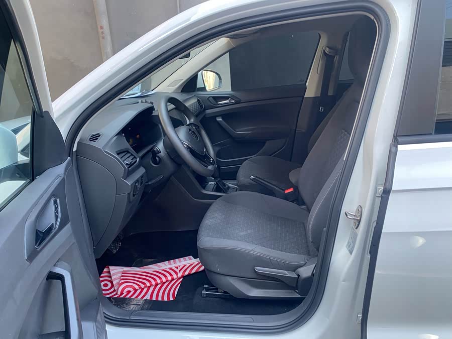 Volkswagen T-Cross 2023 car image #7