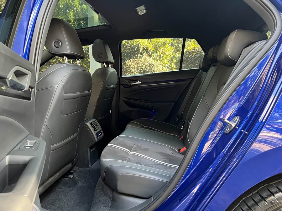 Volkswagen Golf 2023 car image #7