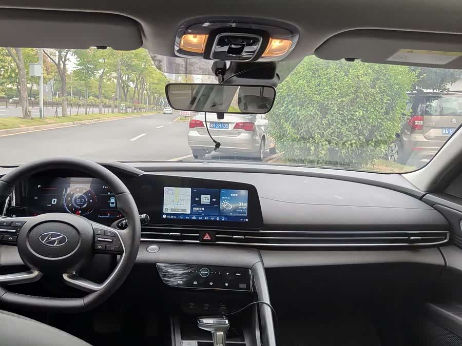 Hyundai Elantra 2023 immagine di auto #7