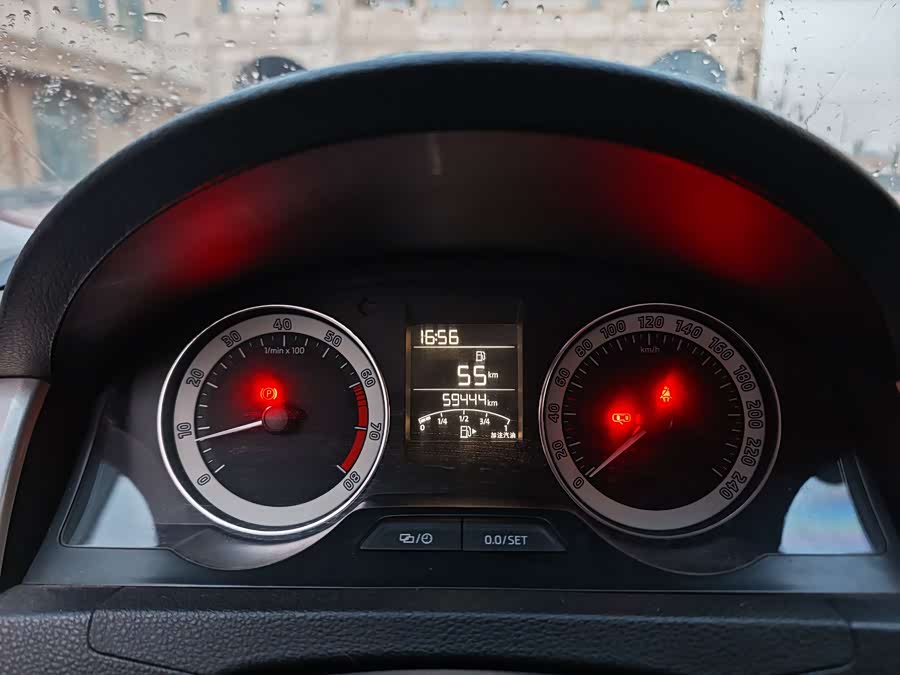 Skoda Rapid 2018 car image #7