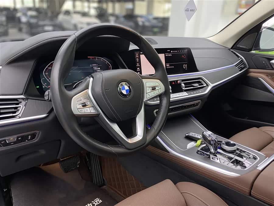 BMW X7 2021 car image #7