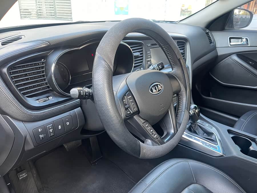 Kia K5 2012 car image #7