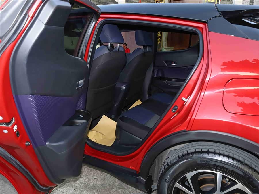 Toyota C-HR 2018 car image #7