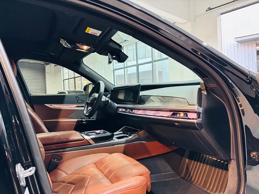 BMW i7 2023 car image #7