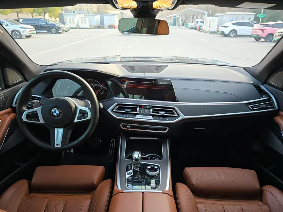 BMW X7 2022 car image #7