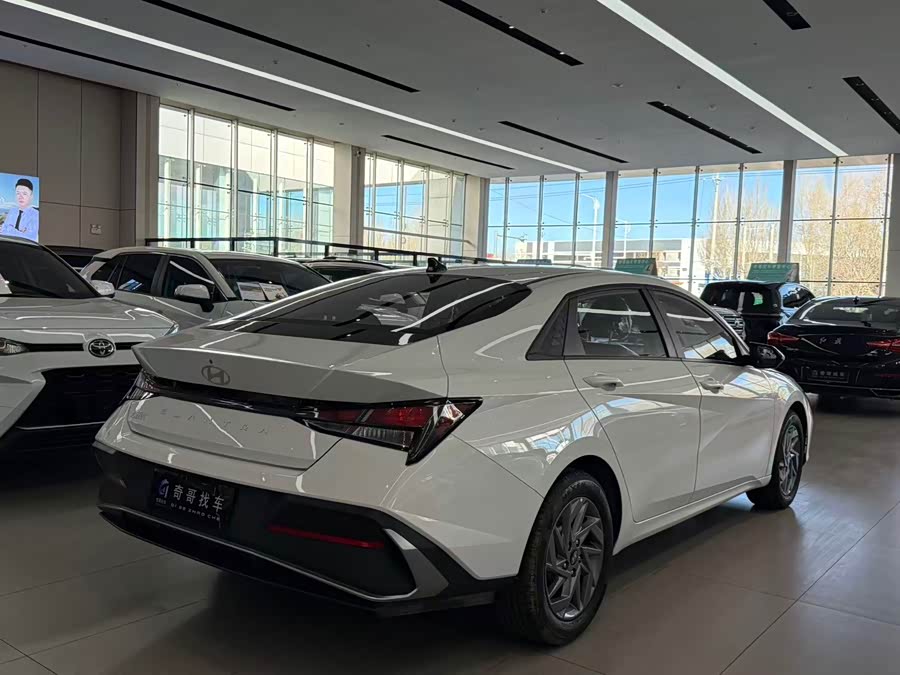 Hyundai Elantra 2025 car image #7