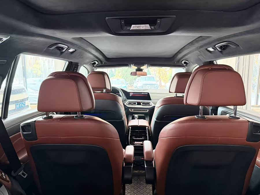 BMW X7 2020 car image #7