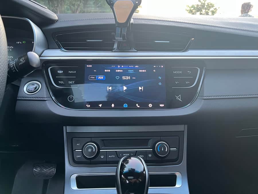GEELY Emgrand 2018 car image #7