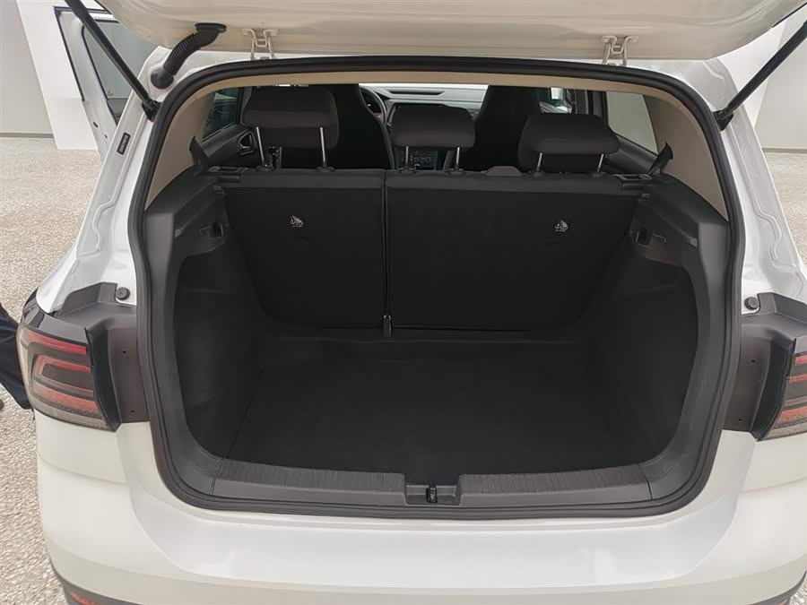 Volkswagen T-Cross 2023 car image #7