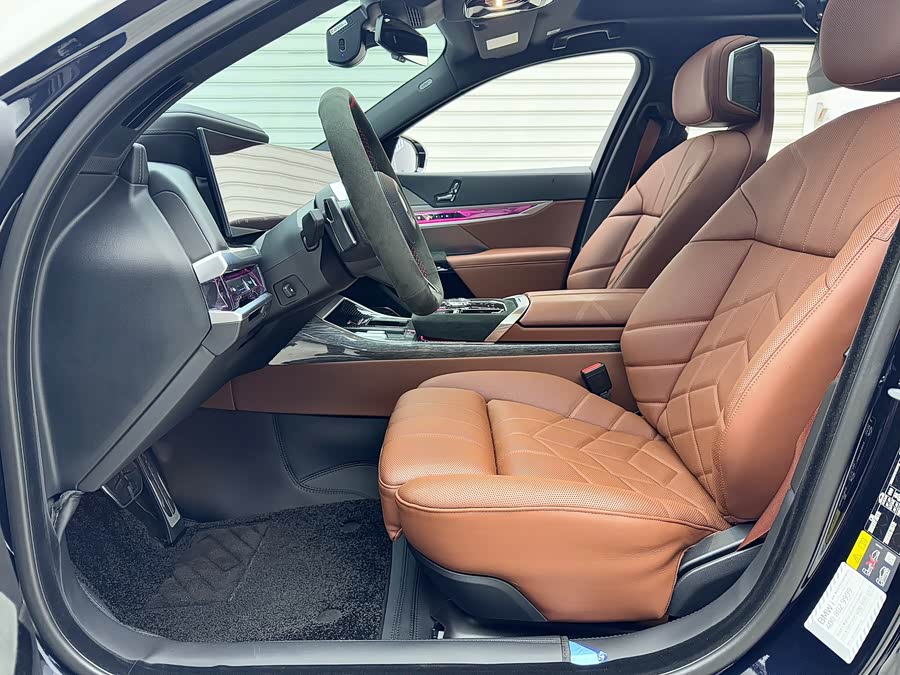 BMW i7 2025 изображение автомобиля #7