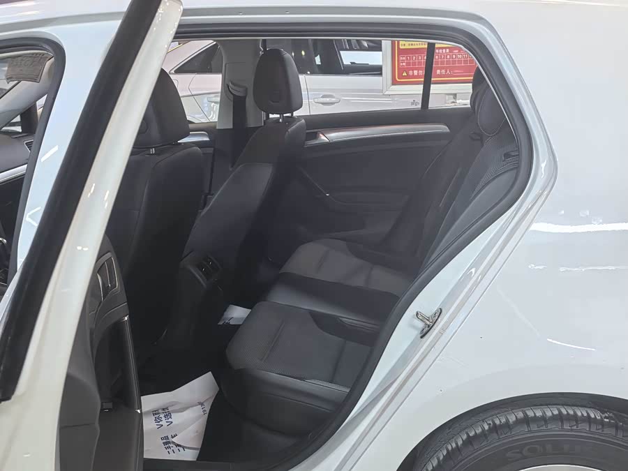 Volkswagen Golf 2018 car image #7