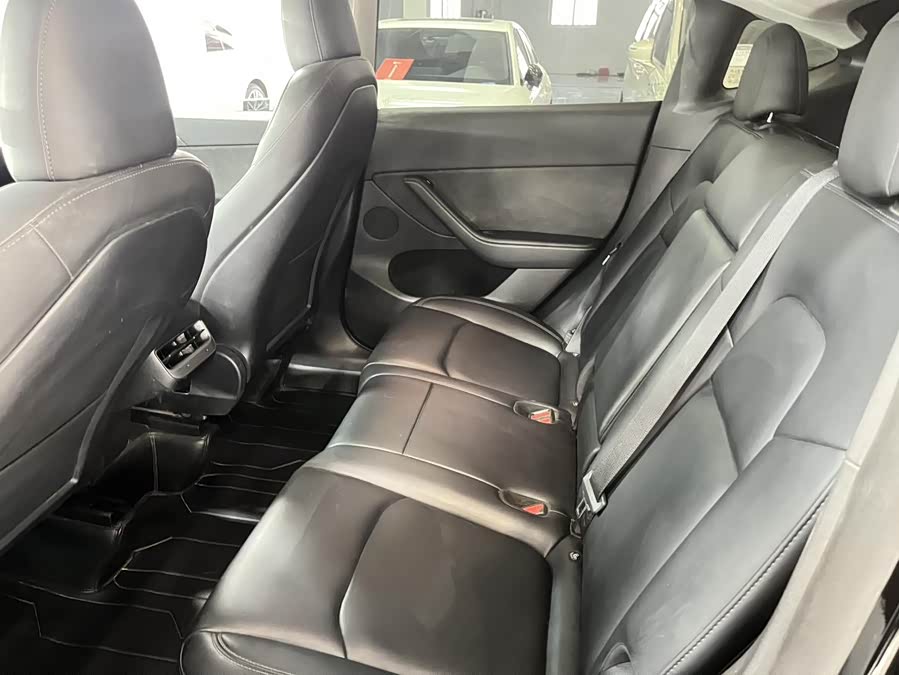 Tesla Model Y 2023 car image #7