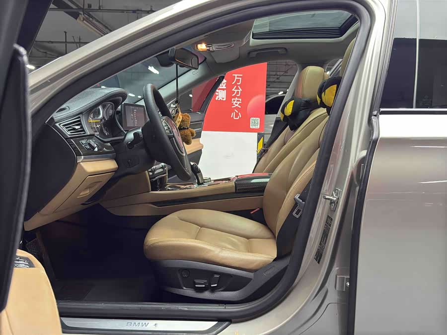 BMW 7 Series 2011 immagine di auto #7