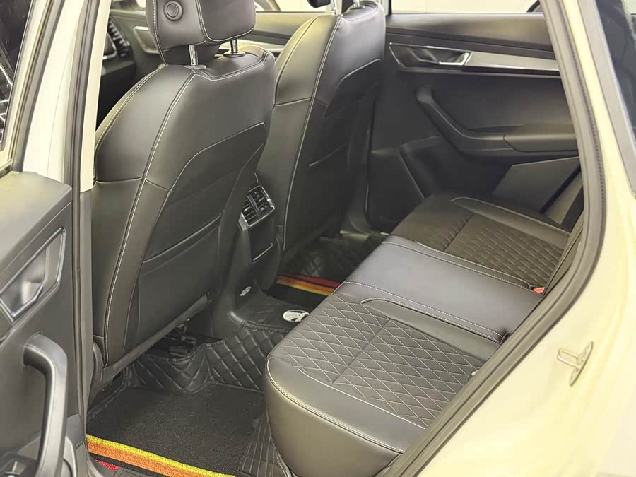 Skoda Karoq 2019 car image #7