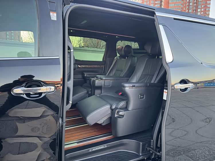 Toyota Alphard 2022 car image #7
