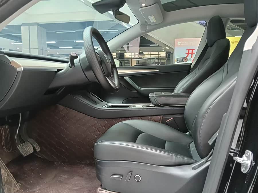Tesla Model Y 2023 car image #7