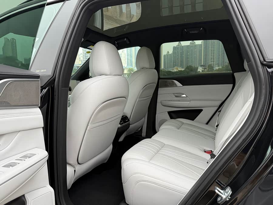 Xpeng G9 2025 car image #7