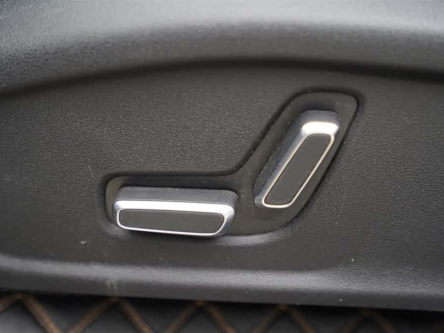 GEELY Boyue L 2024 car image #7