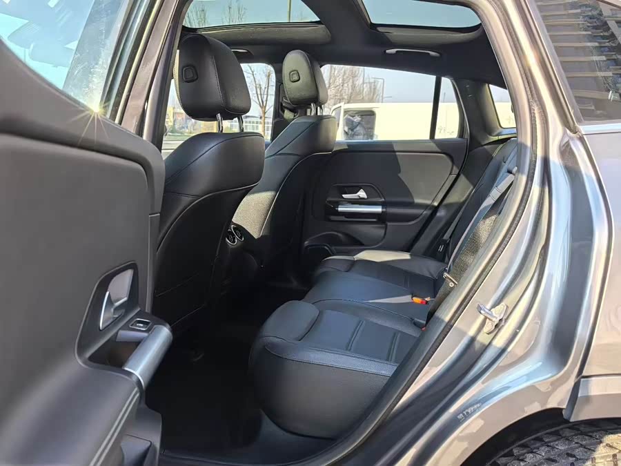 Mercedes-Benz EQA Class 2023 immagine di auto #7