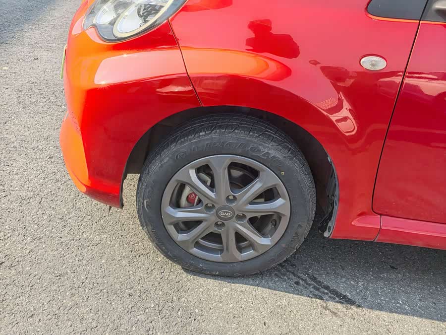 BYD e1 2019 car image #7