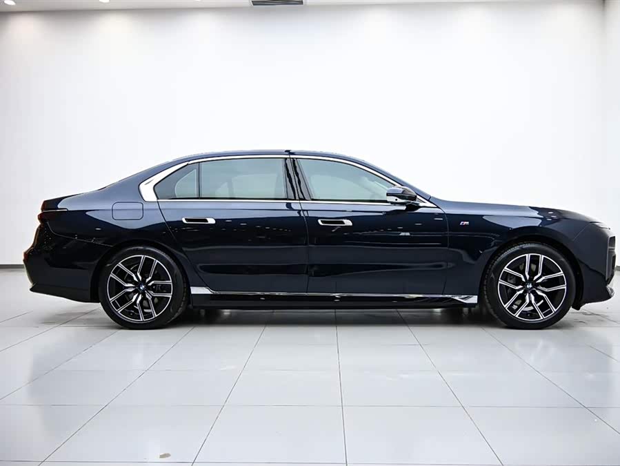 BMW i7 2024 car image #7