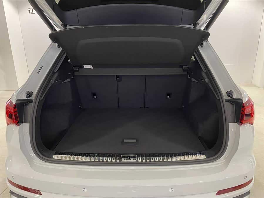 Audi Q3 2024 car image #7